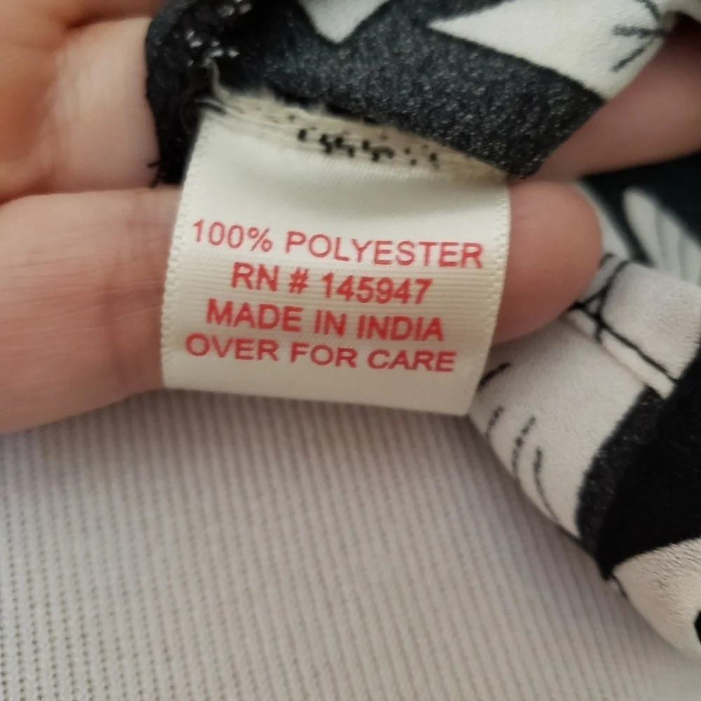 Black and white floral wrap top NWT - Picture 5 of 7